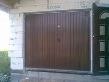 dvoukřídlá garážová vrata