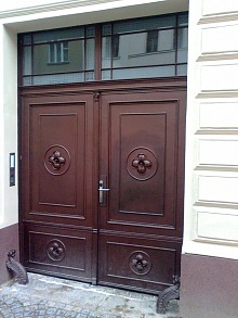 dvoukřídlá garážová vrata rekonstrukce