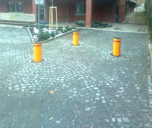 parkovací zábrana výsuvné sloupy