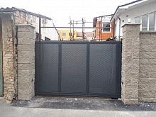 samonosná brána Praha