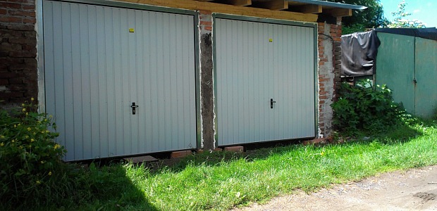 výklopná garážová vrata